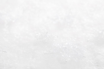 Winterlicher weißer und weihnachtlicher Hintergrund mit Schnee