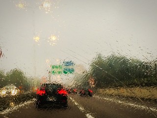 pioggia nel traffico