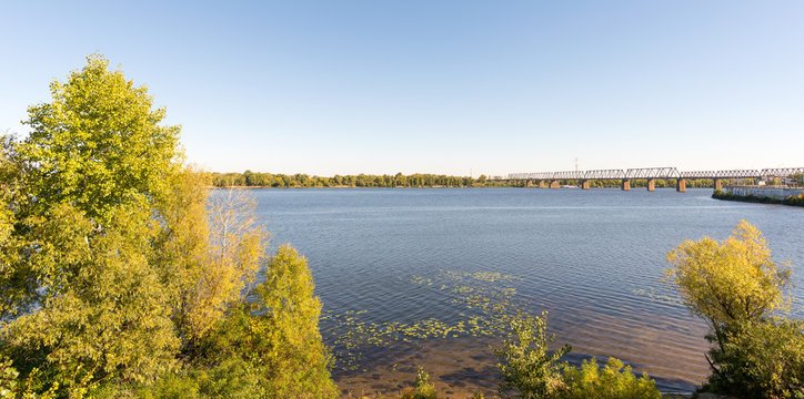 Kiev's Petrovsky railway bridge.