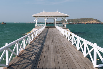 タイ国チョンブリー県、シーチャン島の白い桟