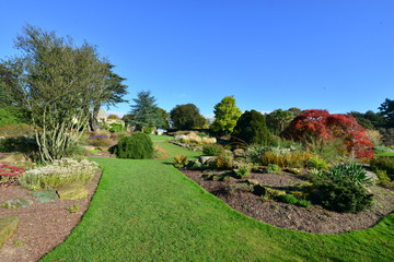 Fototapeta na wymiar A English country garden in the Fall. 