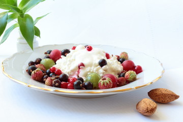 Десерт из ягод