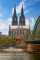 Kölner Do mit Hohenzollernbrücke und Rhein