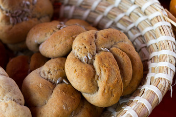 100% rie rolls on wooden basket