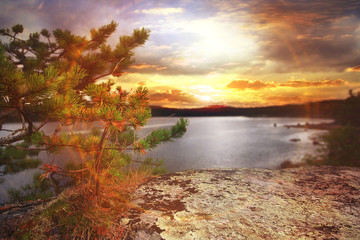 Fototapeta na wymiar sunset in the mountains on the lake