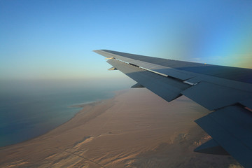 Obraz premium view from the airplane desert mountains