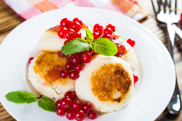 Cottage cheese pancakes with fresh currants, healthy breakfast