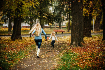Fototapeta premium Mother with daughter in autumn park
