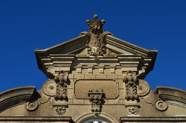 Obraz premium Fronton de l'ancien Théâtre de Domfront (Orne-Normandie)