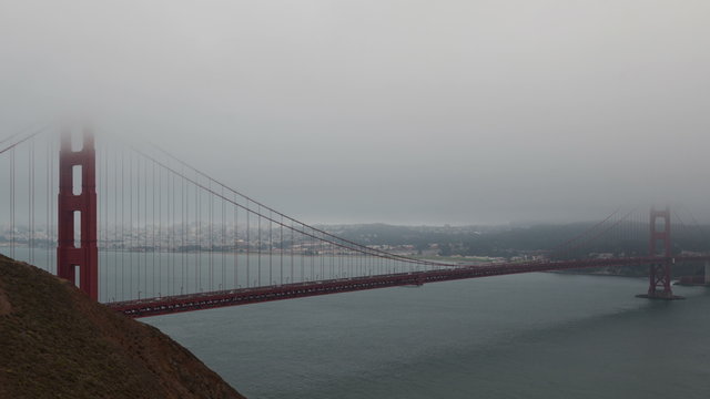 4K Time lapse Golden Gate Bridge with fog zoom out

