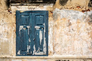 Naklejka premium old ancient window with old grunge brick wall