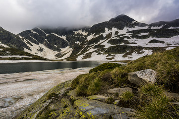 Fototapeta na wymiar Frozen mountain lake