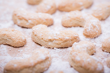 Weihnachtsgebäck mit Puderzucker
