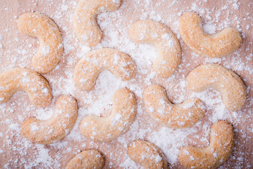 Vanillekipferl mit Puderzucker
