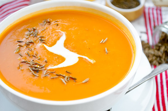 Vegetarian carrot-pumpkin cream soup with garlic and cumin