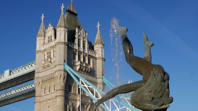 Static close shot of Tower Bridge and the dolphin statue. Taken on a clear, sunny autumn morning in 4K