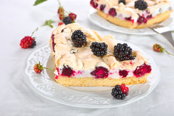 Brombeer-Baiser-Kuchen