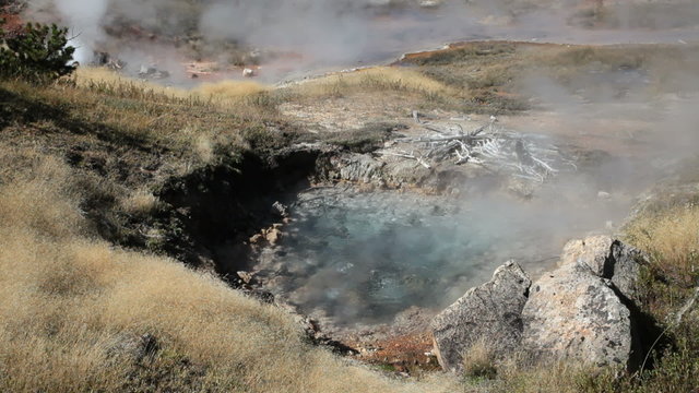 Yellowstone hot pots boiling P HD 2624