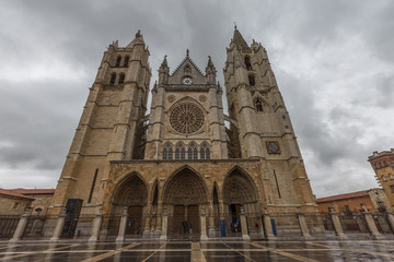 Fototapeta na wymiar Leon Cathedral on the Camino de Santiago