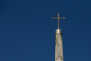 Fototapeta na wymiar A humble monument and a great symbol, the Cruz del Ferro on the Camino de Santiago