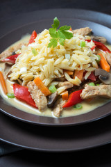 Kritharáki mit Gemüse-Curry, vegan