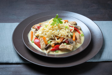 Kritharáki mit Gemüse-Curry, vegan