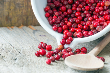 Preiselbeeren zum Einkochen im Topf