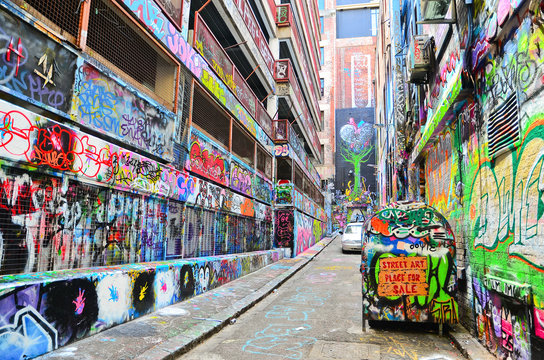 Fototapeta View of colorful graffiti artwork at Hosier Lane in Melbourne