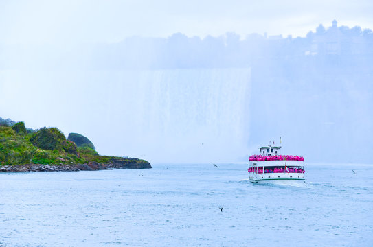 Boat tour at Niagara Falls with spraying water