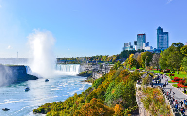 View of Niagara Falls in autumn - obrazy, fototapety, plakaty
