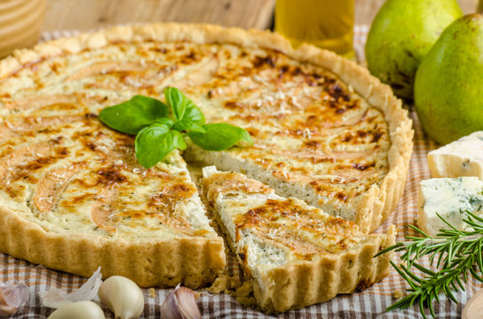 French quiche stuffed cheese and pears