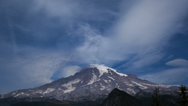 4K Time lapse Mt. Rainier with clouds
