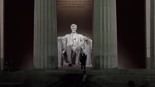 Lincoln Monument night sit on chair tourists zoom out 4K 020