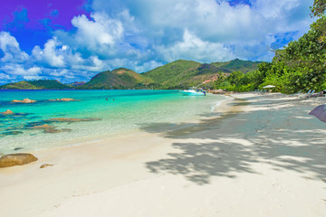 Fototapeta na wymiar Beautiful beach, Island Praslin - Seychelles