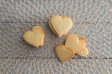 Obraz premium Heart shaped valentine's butter cookies