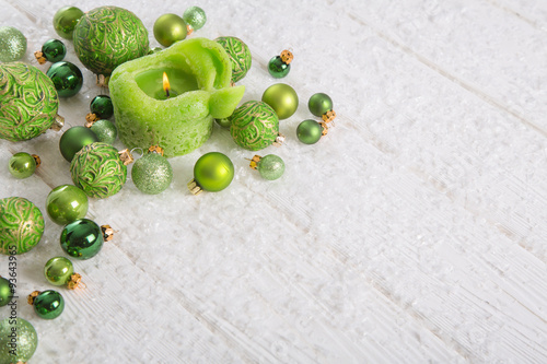 &quot;Dekoration zu Weihnachten in grün, maigrün oder lindgrün mit Holz