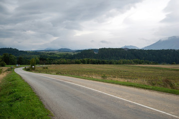 Fototapeta na wymiar road to mountains, Tatras 