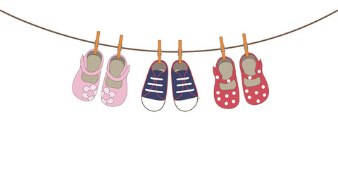 Детская обувь на веревке с прищепками