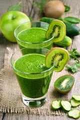 Kiwi and cucumber smoothie