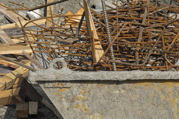 benne à fers à béton,chantier en cours