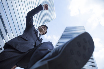 若い会社員の男性