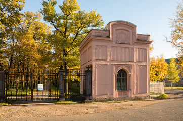 Fototapeta na wymiar Catherine Park, Pushkin (Tsarskoe Selo), Russia. Pavilion at the gate on the road Podkaprizovaya.