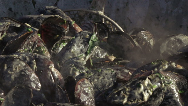 Cooking mussels