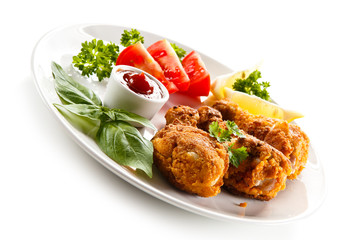 Roasted chicken drumsticks and vegetables 