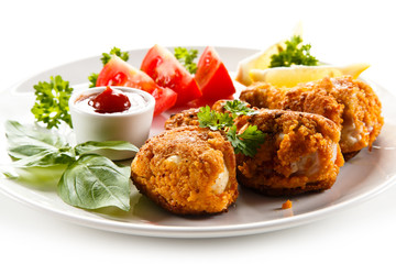 Roasted chicken drumsticks and vegetables 