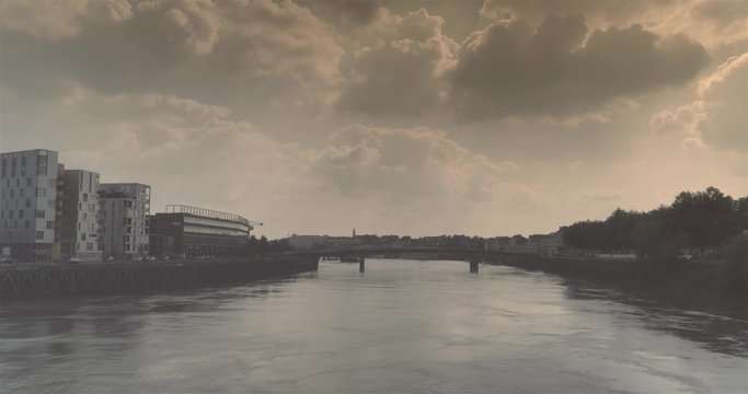 Nantes - Puits de lumi&egrave;res sur la Loire