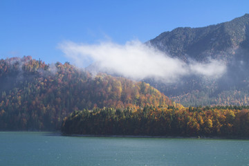 Sylvensteinsee im Herbst