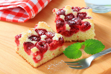 raspberry sponge cake slices