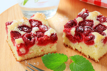 raspberry sponge cake slices