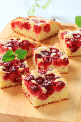 raspberry sponge cake slices